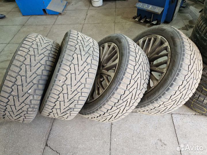 Pirelli Ice Zero 235/50 R18