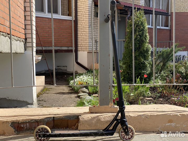 Трюковой самокат кастом в парк