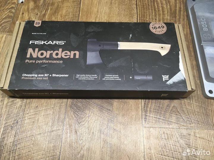 Топор Fiskars N7 набор с точилкой