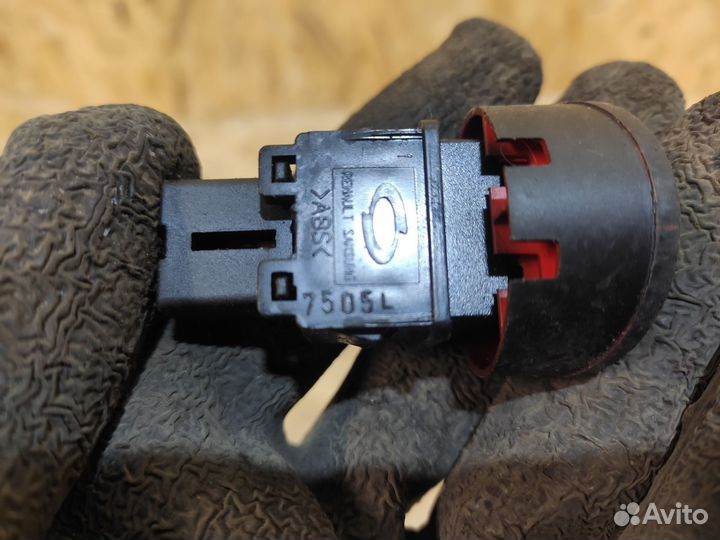 Кнопка аварийки Nissan Almera Classic