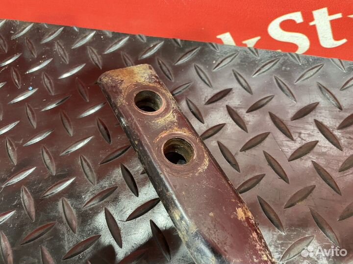 Кронштейн глушителя