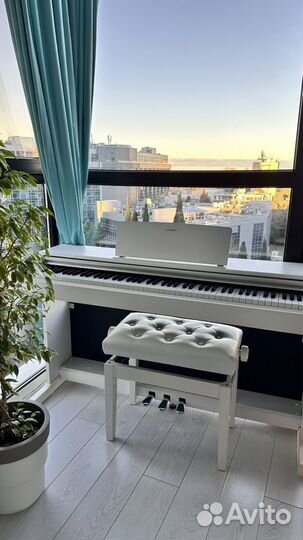 Цифровое пианино Yamaha YDP-144 WH белое