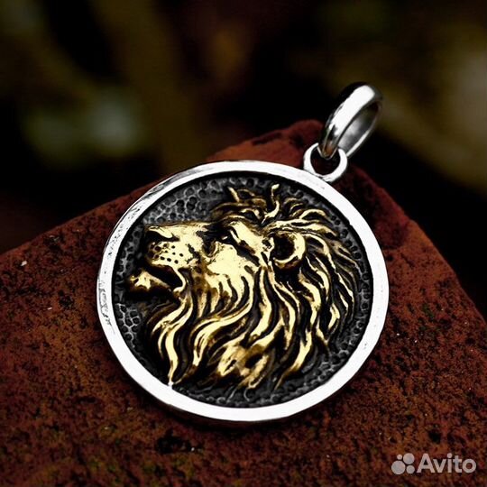 Кулон с головой льва