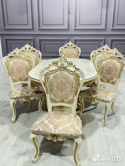 Кухонный стол и стулья