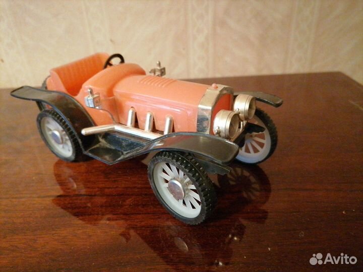 Автомобиль спортивный, открытый