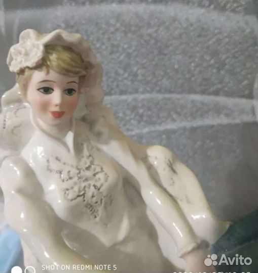 Фарфоровая статуэтка 