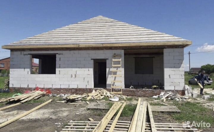 Бригада строителей