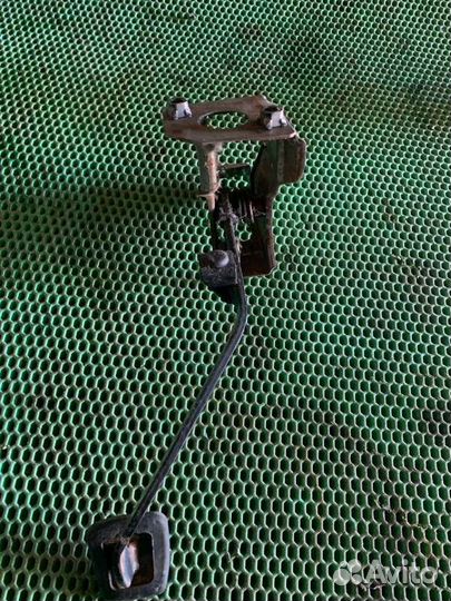 Педаль сцепления Nissan Almera N16 QG15DE 2005