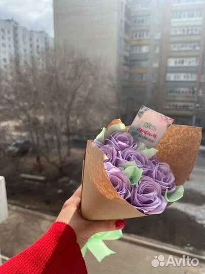 Букет атласных роз