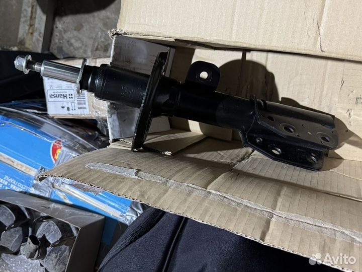 KYB 335845 амортизатор передний левый газовый