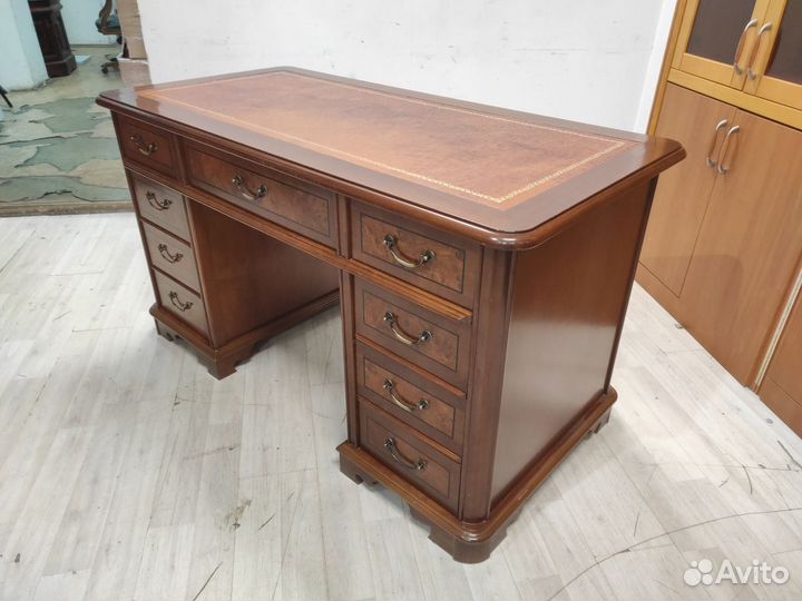 Стол руководителя (массив/кожа) б/у 02295