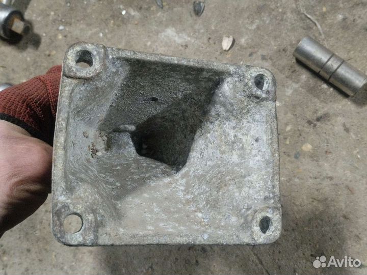 Кронштейн опоры двигателя мерседес w202