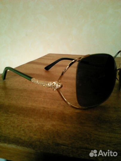 Продам солнцезащитные очки Cartier. Женская модель