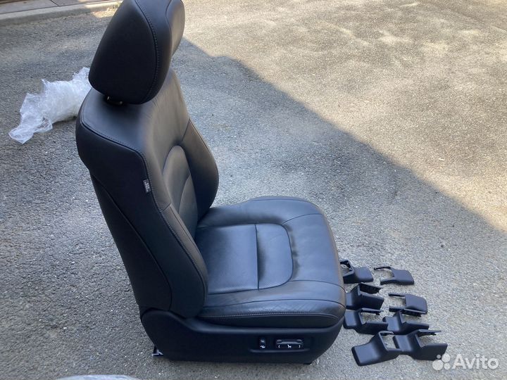 Комплект передних сидений Toyota Land Cruiser 200