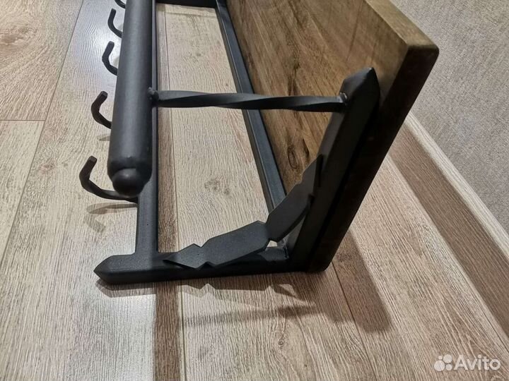 Вешалка настенная для одежды кованная