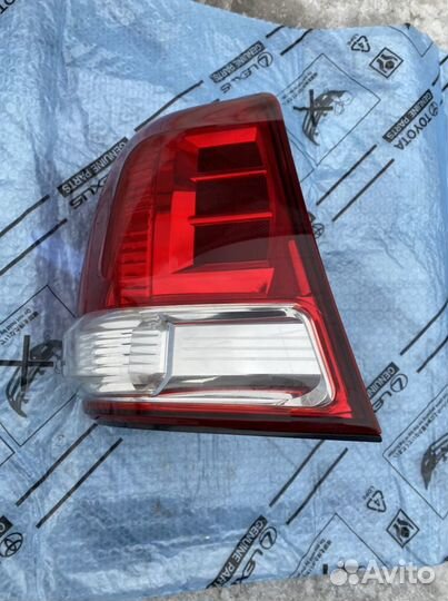 Фонарь Toyota Land Cruiser 200 2007-2012 оригинал