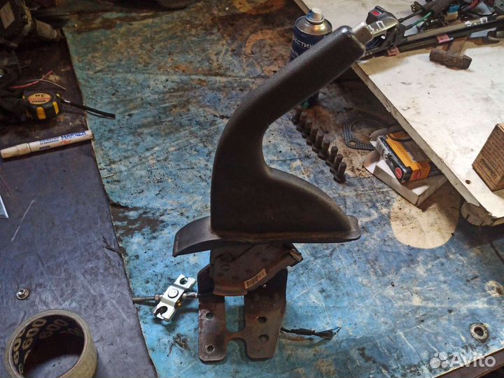 Рычаг стояночного тормоза ручника Киа маджентис 2