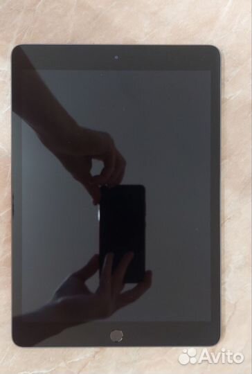 Планшет iPad a2270 на 32гб 8ого поколения