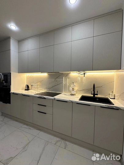 Прямая кухня с пеналом