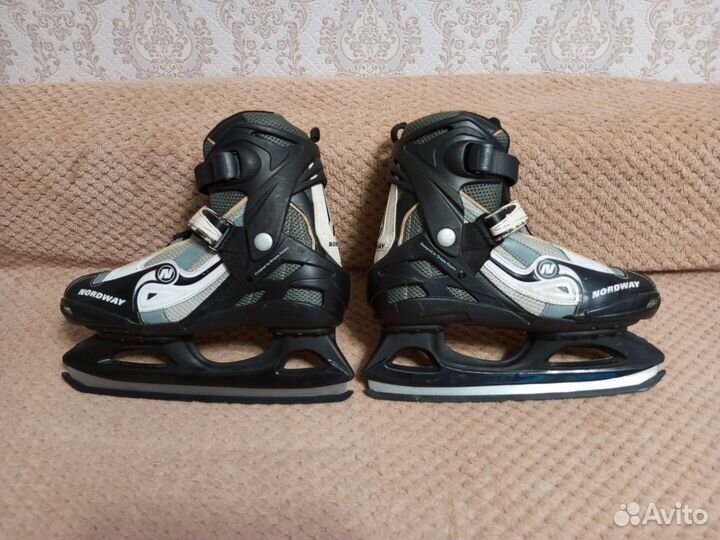 Коньки хоккейные