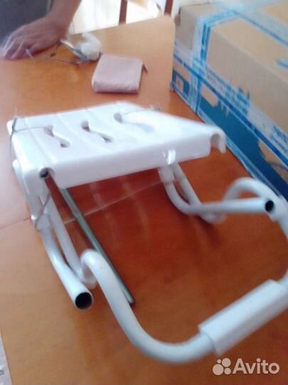 Сиденье на ванную