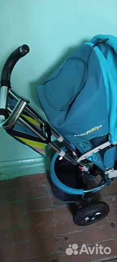 Детский трехколесный велосипед с ручкой