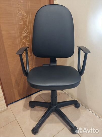 Компьютерное кресло