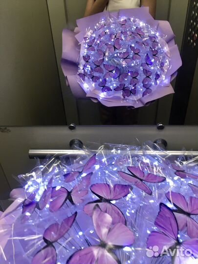 Светящийся букет из 41 бабочки