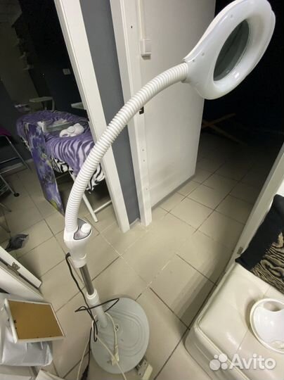 Косметологическая лампа лупа