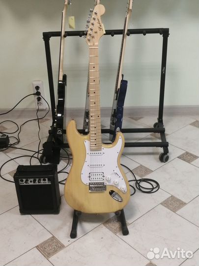 Электрогитара с комбоусилителем новая
