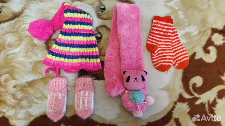 Зимние шапки, варежки, шарфы, носки