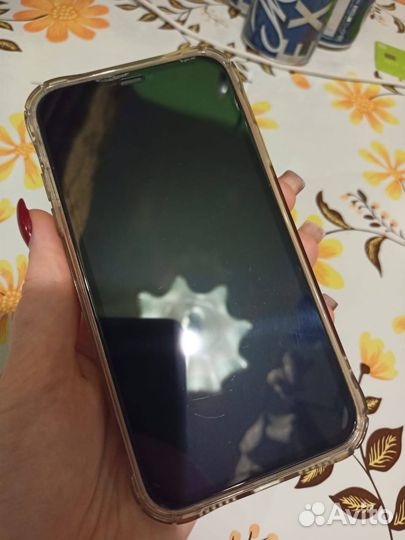 Телефон iPhone 11
