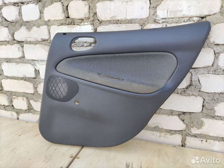 Обшивка задней правой двери Пежо 206