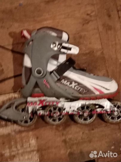 Роликовые коньки