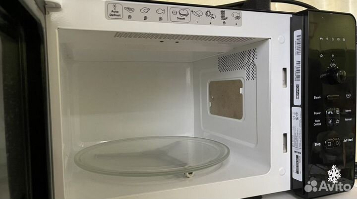 Кухня IKEA Холодильник и микроволновка