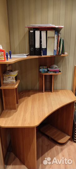Компьютерный стол и стул
