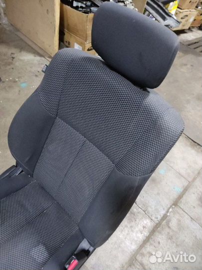 Сиденье переднее правое Mitsubishi Galant 9