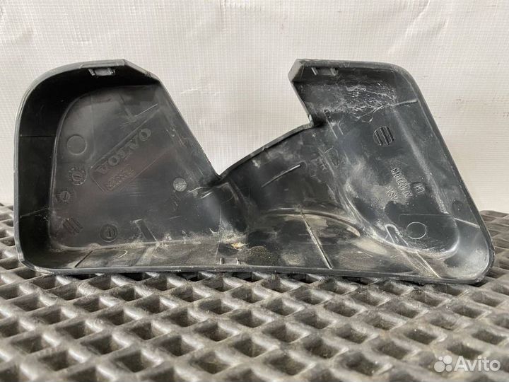 Накладка кронштейна зеркала лев. Volvo FH5