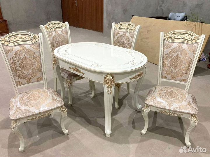 Столы и стулья