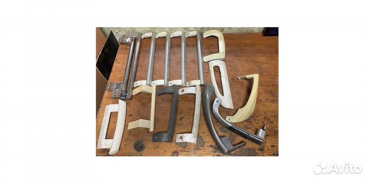 Стеклянные полки, балконы с ящиками и ручками для