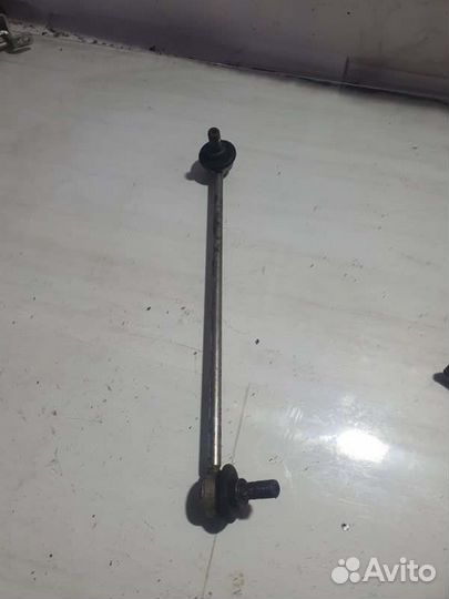 Стойка стабилизатора передняя правая Volkswagen