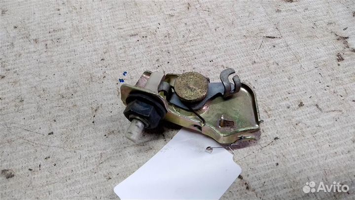 Замок лючка бака Toyota Granvia KCH16 95-02г