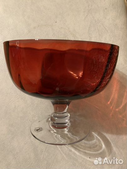 Графины, рюмки, тарелки, ваза, стаканы