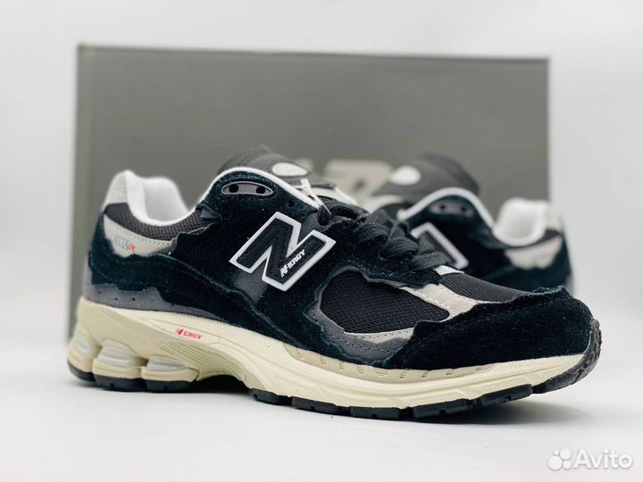 Кроссовки New Balance 2002 black dark grey cream