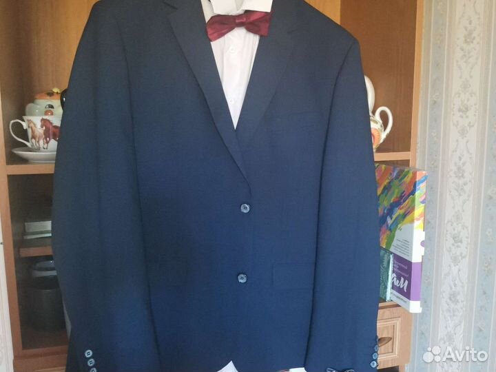 Костюм брючный с рубашкой и бабочкой