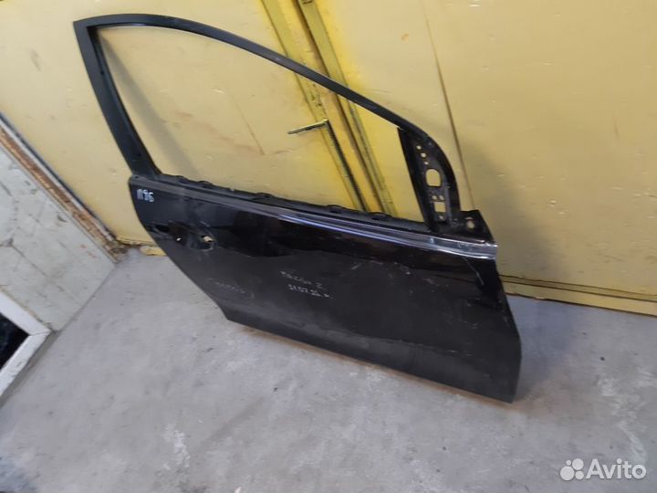 Правая передняя дверь Mazda 2 07-15 оригинал