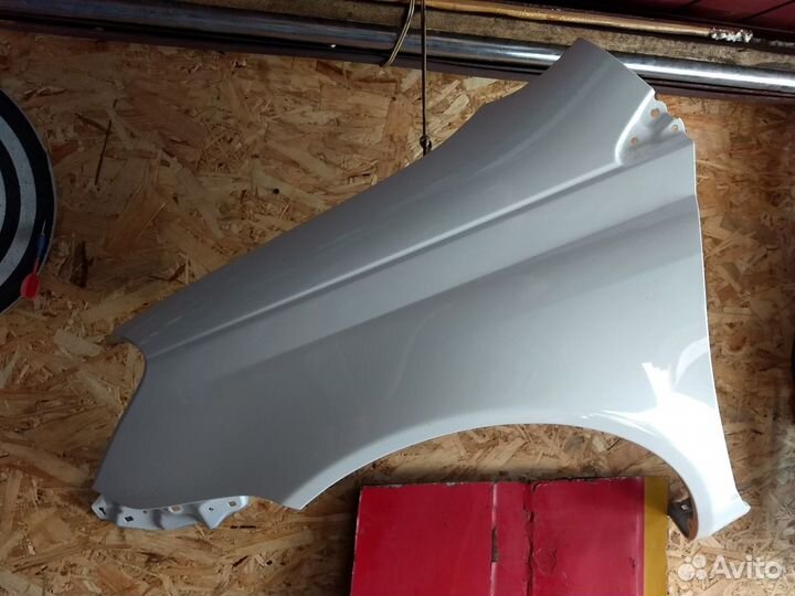 Крыло контрактное левое Toyota Platz NCP12 1nzfe
