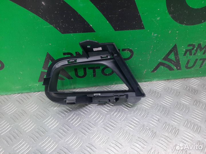 Кронштейн противотуманного фонаря левый Renault