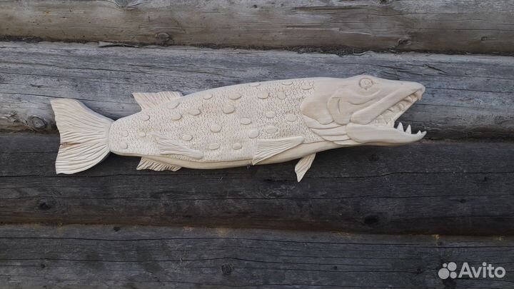 Резное панно из дерева 