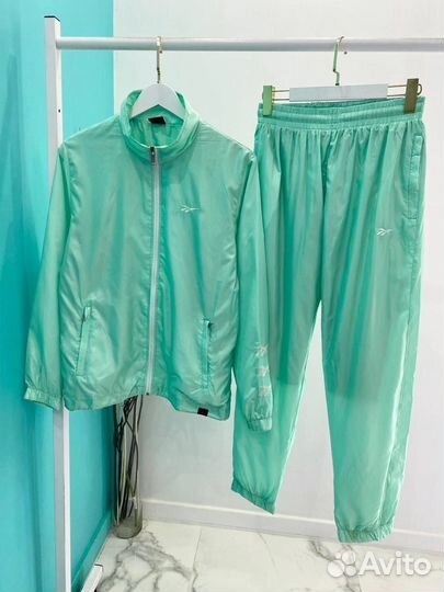 Спортивный костюм цвета tiffani